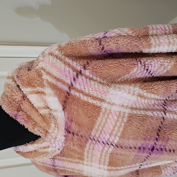 Robe - Picture 5 of 16